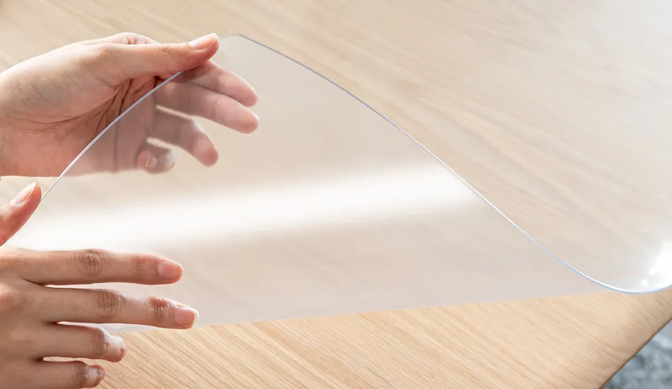 汚れやキズを防ぎながら、テーブル本来の美しさはそのままに。
